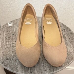 Dr. Scholl's Beige/Tan Suede wedges